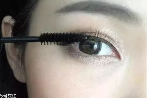 怎樣畫睫毛才會(huì)更卷翹 這樣畫睫毛好看 怎樣畫睫毛才會(huì)更卷翹 這樣畫睫毛好看