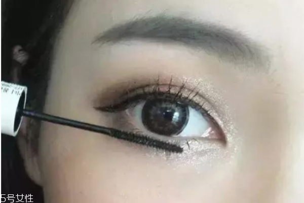 怎樣畫睫毛才會(huì)更卷翹 這樣畫睫毛好看 怎樣畫睫毛才會(huì)更卷翹 這樣畫睫毛好看