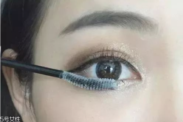 怎樣畫睫毛才會(huì)更卷翹 這樣畫睫毛好看 怎樣畫睫毛才會(huì)更卷翹 這樣畫睫毛好看