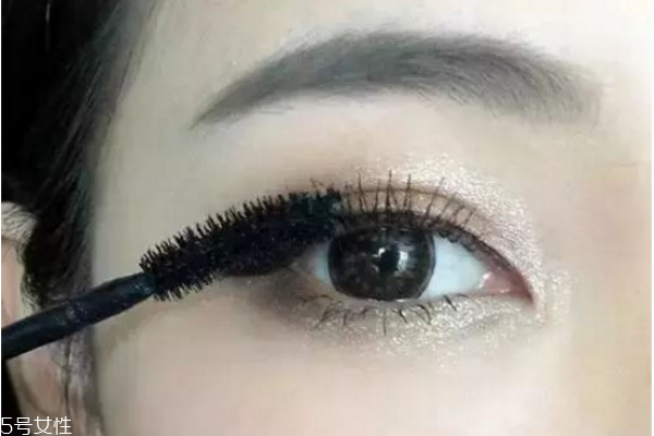 怎樣畫睫毛才會(huì)更卷翹 這樣畫睫毛好看 怎樣畫睫毛才會(huì)更卷翹 這樣畫睫毛好看