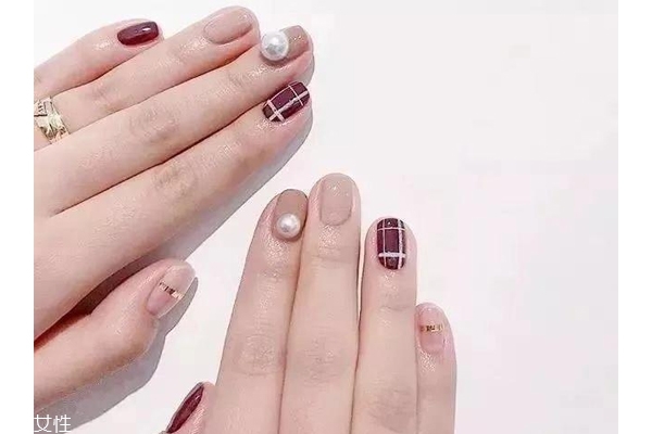 5款時(shí)髦格紋美甲圖片 擁有精致都市白領(lǐng)氣質(zhì) 5款時(shí)髦格紋美甲圖片 擁有精致都市白領(lǐng)氣質(zhì)
