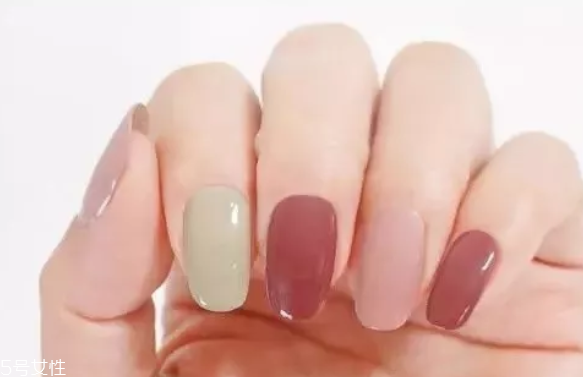 5款時(shí)髦格紋美甲圖片 擁有精致都市白領(lǐng)氣質(zhì) 5款時(shí)髦格紋美甲圖片 擁有精致都市白領(lǐng)氣質(zhì)