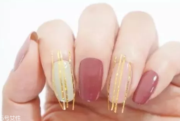 5款時(shí)髦格紋美甲圖片 擁有精致都市白領(lǐng)氣質(zhì) 5款時(shí)髦格紋美甲圖片 擁有精致都市白領(lǐng)氣質(zhì)