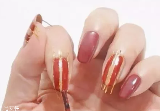 5款時(shí)髦格紋美甲圖片 擁有精致都市白領(lǐng)氣質(zhì) 5款時(shí)髦格紋美甲圖片 擁有精致都市白領(lǐng)氣質(zhì)