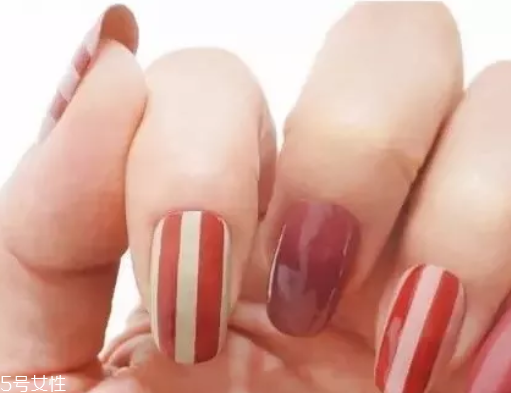 5款時(shí)髦格紋美甲圖片 擁有精致都市白領(lǐng)氣質(zhì) 5款時(shí)髦格紋美甲圖片 擁有精致都市白領(lǐng)氣質(zhì)