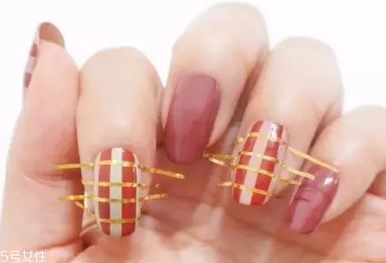 5款時(shí)髦格紋美甲圖片 擁有精致都市白領(lǐng)氣質(zhì) 5款時(shí)髦格紋美甲圖片 擁有精致都市白領(lǐng)氣質(zhì)