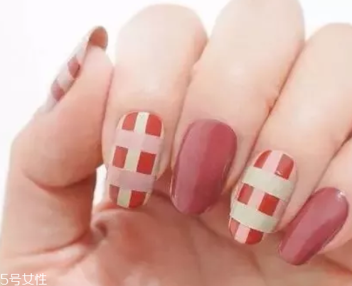 5款時(shí)髦格紋美甲圖片 擁有精致都市白領(lǐng)氣質(zhì) 5款時(shí)髦格紋美甲圖片 擁有精致都市白領(lǐng)氣質(zhì)