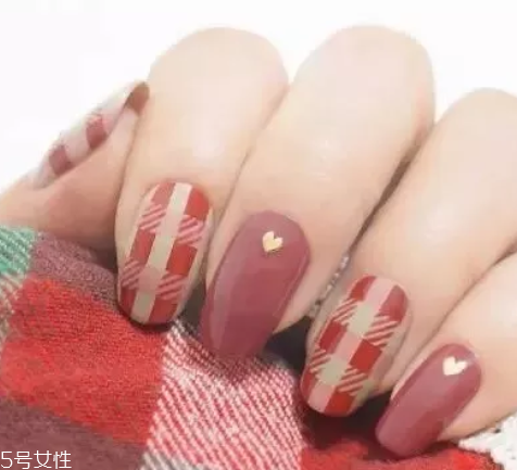 5款時(shí)髦格紋美甲圖片 擁有精致都市白領(lǐng)氣質(zhì) 5款時(shí)髦格紋美甲圖片 擁有精致都市白領(lǐng)氣質(zhì)
