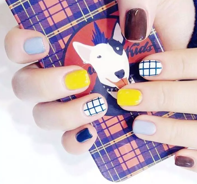 5款時(shí)髦格紋美甲圖片 擁有精致都市白領(lǐng)氣質(zhì) 5款時(shí)髦格紋美甲圖片 擁有精致都市白領(lǐng)氣質(zhì)