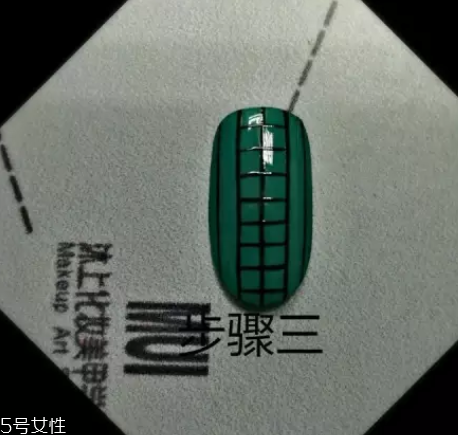 5款時(shí)髦格紋美甲圖片 擁有精致都市白領(lǐng)氣質(zhì) 5款時(shí)髦格紋美甲圖片 擁有精致都市白領(lǐng)氣質(zhì)