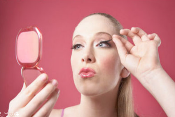 怎么畫睫毛好看 涂睫毛膏的技巧 怎么畫睫毛好看 涂睫毛膏的技巧