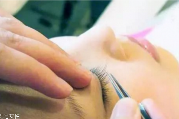 怎么樣讓睫毛變長(zhǎng) 使睫毛增長(zhǎng)的有效方法 怎么樣讓睫毛變長(zhǎng) 使睫毛增長(zhǎng)的有效方法