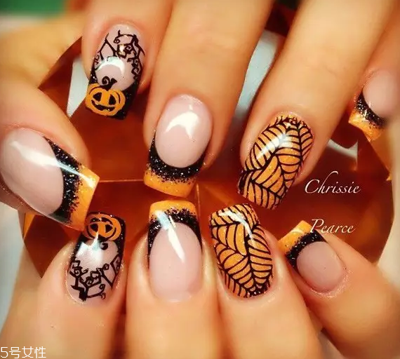 6種惡作劇萬(wàn)圣節(jié)美甲款式 驚悚又不失可愛(ài)