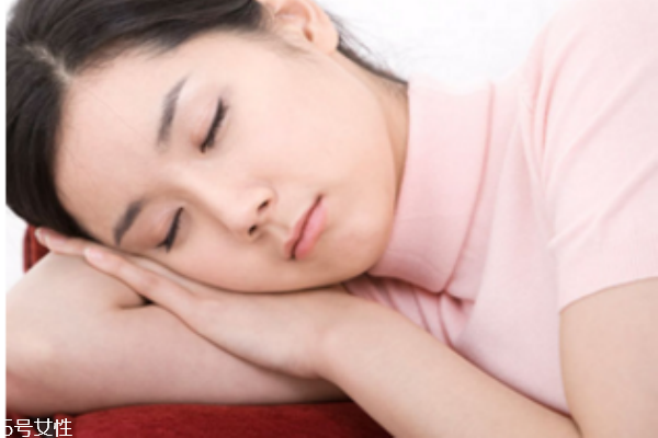產(chǎn)后坐月子宜采用哪種睡姿 產(chǎn)后坐月子宜采用哪種睡姿