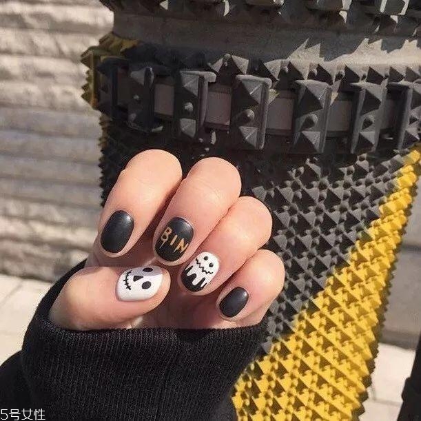 6種惡作劇萬(wàn)圣節(jié)美甲款式 驚悚又不失可愛(ài)