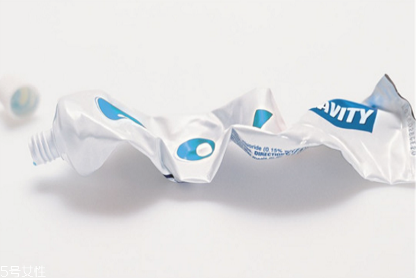 牙膏洗臉的正確方法 用牙膏洗臉六大好處 牙膏洗臉的正確方法 用牙膏洗臉六大好處