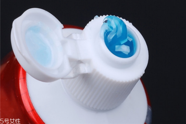 牙膏洗臉的正確方法 用牙膏洗臉六大好處 牙膏洗臉的正確方法 用牙膏洗臉六大好處