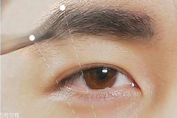 男生適合畫(huà)什么眉毛 男生修眉毛的步驟圖片 男生適合畫(huà)什么眉毛 男生修眉毛的步驟圖片