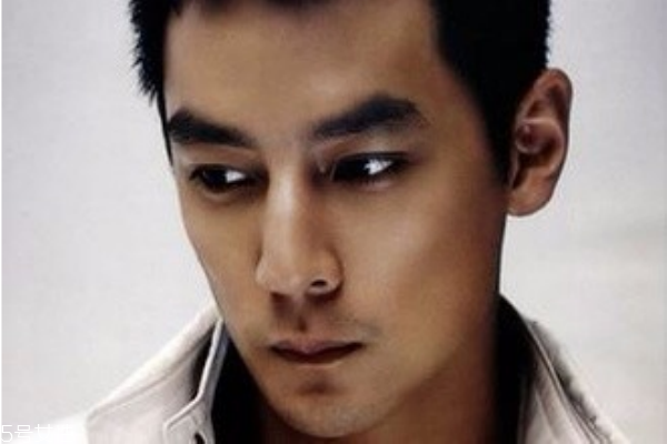 男生適合畫(huà)什么眉毛 男生修眉毛的步驟圖片 男生適合畫(huà)什么眉毛 男生修眉毛的步驟圖片