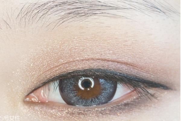 最新韓式妝容畫(huà)法圖解 秋冬暖棕約會(huì)妝容 最新韓式妝容畫(huà)法圖解 秋冬暖棕約會(huì)妝容