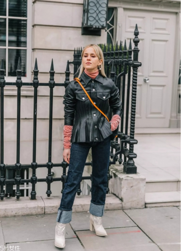 秋冬女生皮衣怎么穿好看 女生皮衣秋冬穿搭 秋冬女生皮衣怎么穿好看 女生皮衣秋冬穿搭
