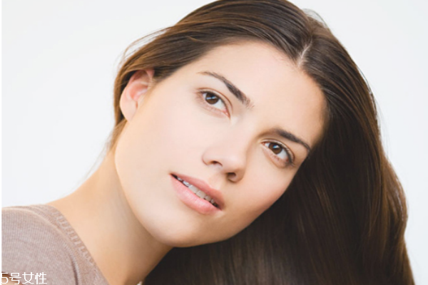 燙頭后怎樣護(hù)理打理頭發(fā) 理發(fā)店?duì)C發(fā)染發(fā)的5大危害 燙頭后怎樣護(hù)理打理頭發(fā) 理發(fā)店?duì)C發(fā)染發(fā)的5大危害