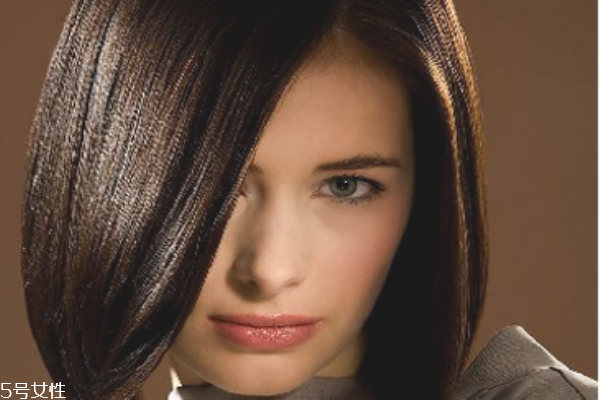 燙頭后怎樣護(hù)理打理頭發(fā) 理發(fā)店?duì)C發(fā)染發(fā)的5大危害 燙頭后怎樣護(hù)理打理頭發(fā) 理發(fā)店?duì)C發(fā)染發(fā)的5大危害