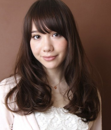 燙頭后怎樣護(hù)理打理頭發(fā) 理發(fā)店?duì)C發(fā)染發(fā)的5大危害 燙頭后怎樣護(hù)理打理頭發(fā) 理發(fā)店?duì)C發(fā)染發(fā)的5大危害