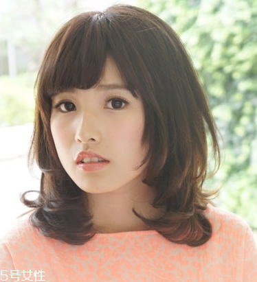 燙頭后怎樣護(hù)理打理頭發(fā) 理發(fā)店?duì)C發(fā)染發(fā)的5大危害 燙頭后怎樣護(hù)理打理頭發(fā) 理發(fā)店?duì)C發(fā)染發(fā)的5大危害