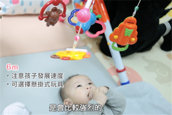 如何刺激寶寶的視覺(jué)、聽(tīng)覺(jué)、觸覺(jué)發(fā)育