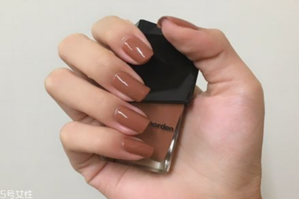 秋冬適合什么顏色的指甲油 秋冬色指彩選色指南 秋冬適合什么顏色的指甲油 秋冬色指彩選色指南