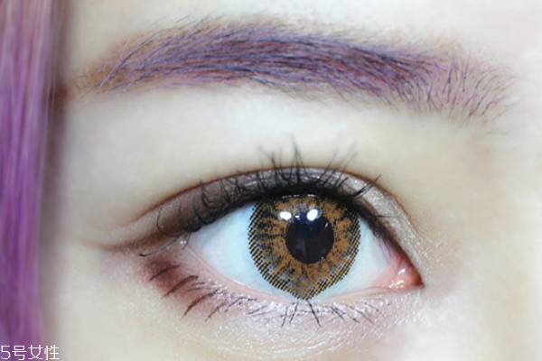 眼妝怎么畫顯眼睛大 教你如何化妝使眼睛變大 眼妝怎么畫顯眼睛大 教你如何化妝使眼睛變大