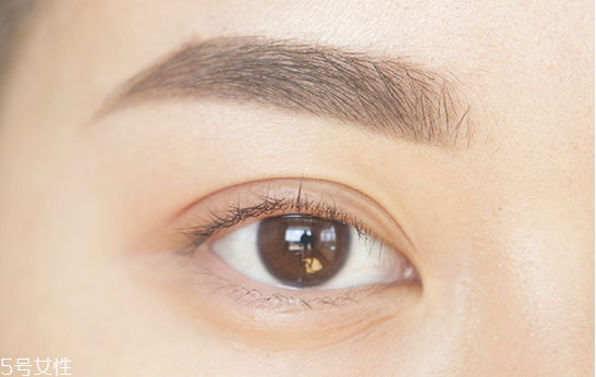 眼妝怎么畫顯眼睛大 教你如何化妝使眼睛變大 眼妝怎么畫顯眼睛大 教你如何化妝使眼睛變大