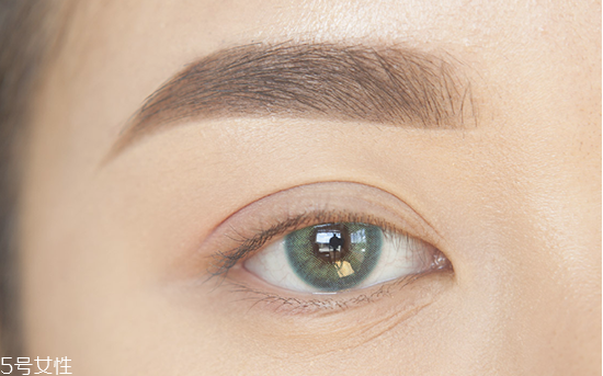 眼妝怎么畫顯眼睛大 教你如何化妝使眼睛變大 眼妝怎么畫顯眼睛大 教你如何化妝使眼睛變大