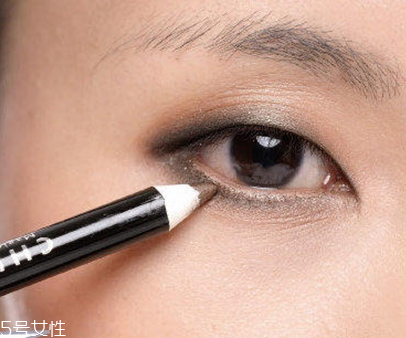 丹鳳眼怎么畫(huà)眼妝 丹鳳眼化妝教程 丹鳳眼怎么畫(huà)眼妝 丹鳳眼化妝教程