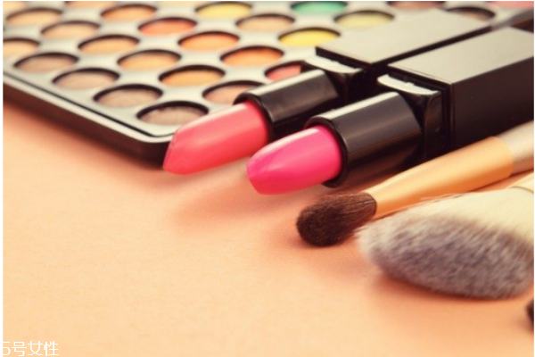 皮膚偏黃偏黑適合什么顏色口紅 皮膚偏黃偏黑口紅顏色 皮膚偏黃偏黑適合什么顏色口紅 皮膚偏黃偏黑口紅顏色
