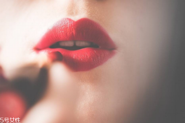 皮膚偏黃偏黑適合什么顏色口紅 皮膚偏黃偏黑口紅顏色 皮膚偏黃偏黑適合什么顏色口紅 皮膚偏黃偏黑口紅顏色