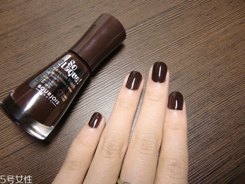 秋冬適合什么顏色的指甲油 秋冬色指彩選色指南 秋冬適合什么顏色的指甲油 秋冬色指彩選色指南