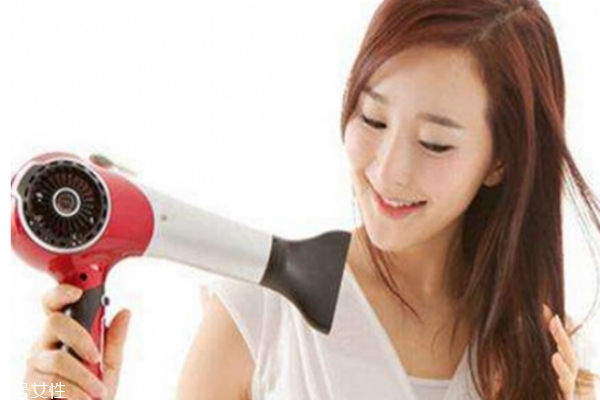 拉直的頭發(fā)剪了會彎嗎 頭發(fā)拉直后再剪的危害 拉直的頭發(fā)剪了會彎嗎 頭發(fā)拉直后再剪的危害