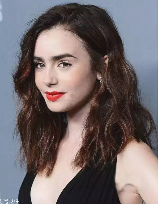 長卷發(fā)怎樣扎好看圖解 女生好看中長卷發(fā)圖片 長卷發(fā)怎樣扎好看圖解 女生好看中長卷發(fā)圖片