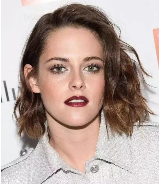 長卷發(fā)怎樣扎好看圖解 女生好看中長卷發(fā)圖片 長卷發(fā)怎樣扎好看圖解 女生好看中長卷發(fā)圖片