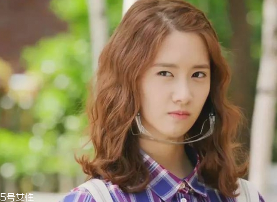 長卷發(fā)怎樣扎好看圖解 女生好看中長卷發(fā)圖片 長卷發(fā)怎樣扎好看圖解 女生好看中長卷發(fā)圖片