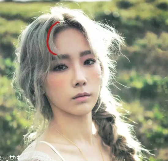 長卷發(fā)怎樣扎好看圖解 女生好看中長卷發(fā)圖片 長卷發(fā)怎樣扎好看圖解 女生好看中長卷發(fā)圖片