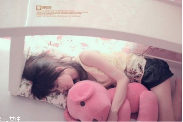 睡覺前做好這幾點(diǎn)，美白更有效哦