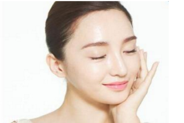 想變白富美，先學(xué)會這些美白技巧