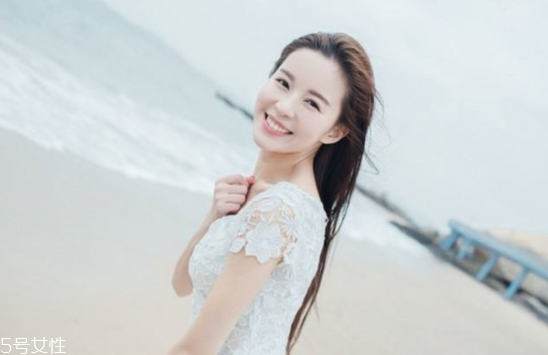 怎么在家自己拉直頭發(fā) 頭發(fā)拉直的步驟