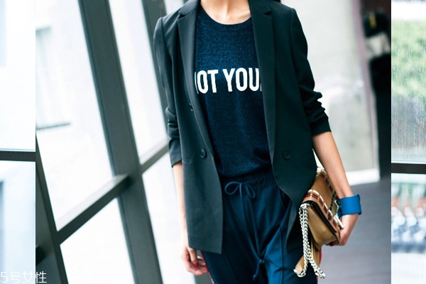 西裝外套怎么搭配女 4種混搭穿法 西裝外套怎么搭配女 4種混搭穿法