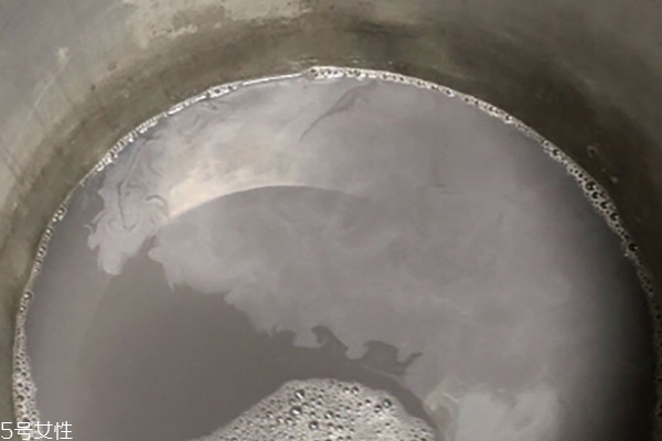 染色衣物怎么處理 肥皂切片滾水煮就行 染色衣物怎么處理 肥皂切片滾水煮就行