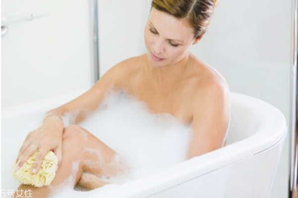 秋冬身體很干怎么辦 秋冬超滋潤身體乳推薦 秋冬身體很干怎么辦 秋冬超滋潤身體乳推薦