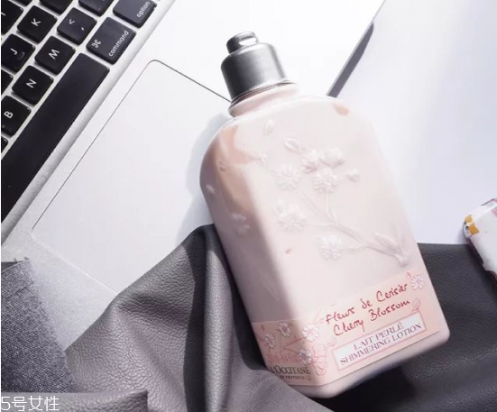 秋冬身體很干怎么辦 秋冬超滋潤身體乳推薦 秋冬身體很干怎么辦 秋冬超滋潤身體乳推薦